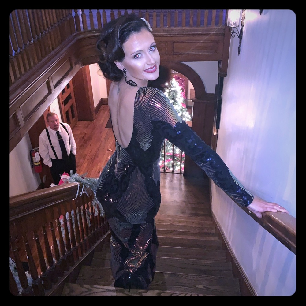 *PERFECT* Open back long sleeve gown